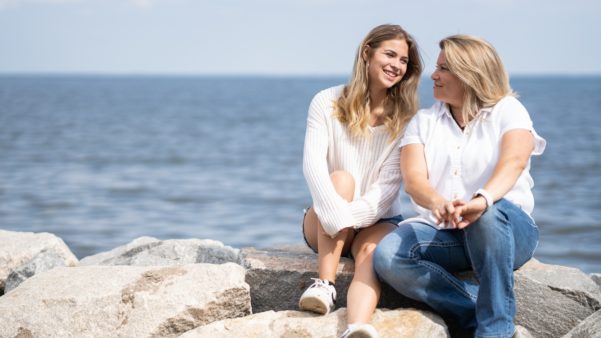 Single Handed Families horizontal Photos (1)